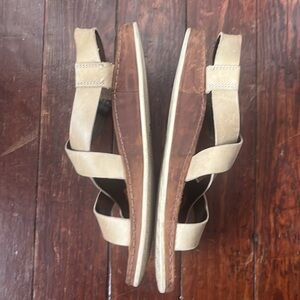 Chaco Womens Wayfarer Tan Sz 9